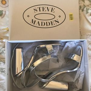 Silver Steve Madden heels ❤️